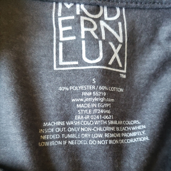 NWT! Modern Lux Dark Grey “Dog Mom” Short Sleeve T-Shirt. Various sizes avail. - Picture 3 of 3